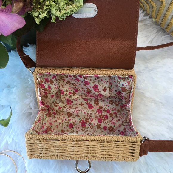 💐LAST💐FAUX LEATHER STRAW BOX SHOULDER BAG - Picture 2 of 6